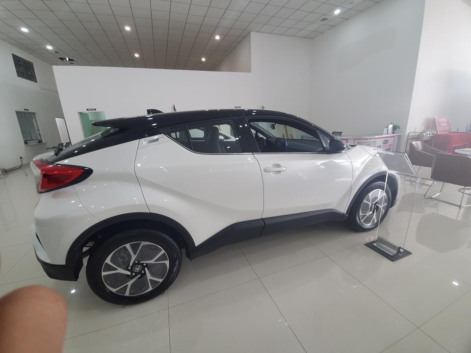 丰田c-hr-Chr珍珠白加黑顶2020款领先版价格168000贵吗