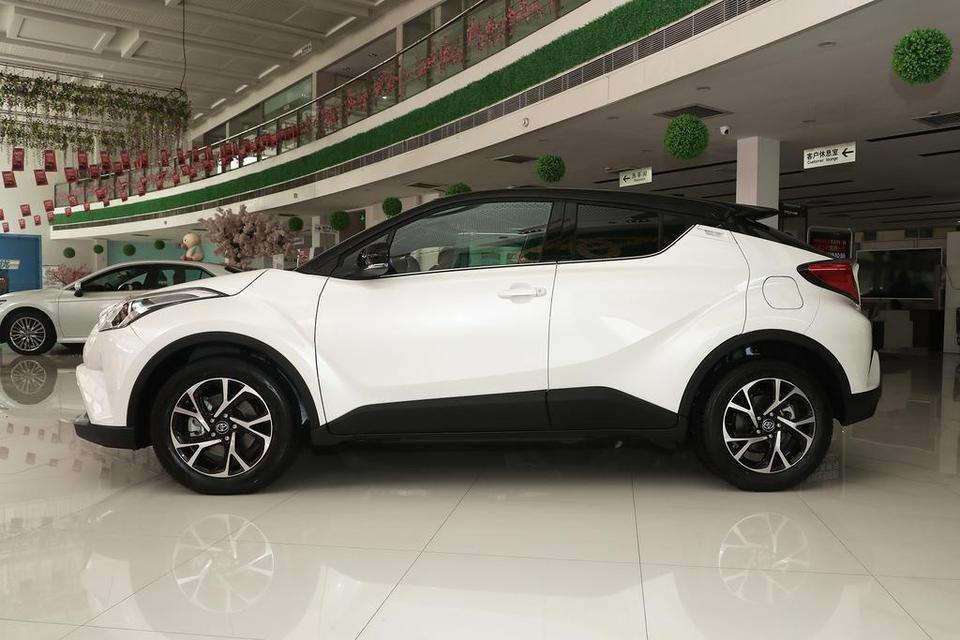 丰田c-hr-请问江苏常州这边，领先天窗版多少钱能落地呢，周边城市也可以，最高预算17万。准备入手中。。。