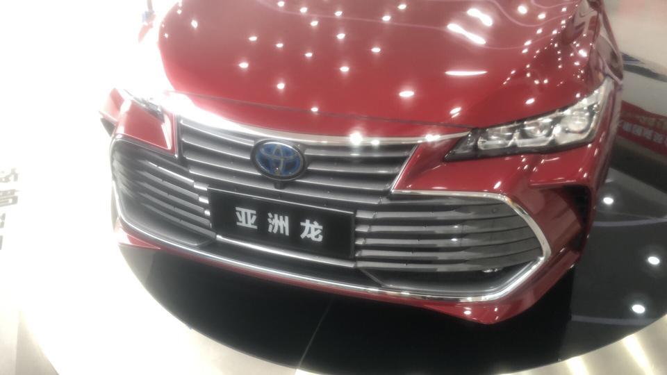 丰田c-hr-Chr后排空间比凯美瑞亚洲龙大嘛？刚刚跟一个朋友因为这个事儿讨论了半天，他自己测评过，认为chr后排空间大于凯美瑞亚洲龙。