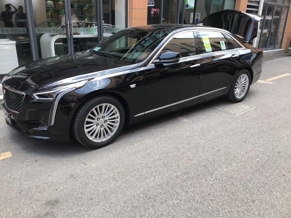 凯迪拉克ct6-车友们我新车才行驶1800Km现在发现3个问题，1：每次进R挡和D挡得时候，车子后面都会传来咯咚一声，去4S店说后驱车传动轴发出来的声音属于正常，想问下这种情况属于正常吗？2：降档顿挫，偶尔还会出现杨前一攒的情况，3：有时候华入R挡车子竟然不动，在平地上，必须要带点油门才动，这情况属于正常吗？