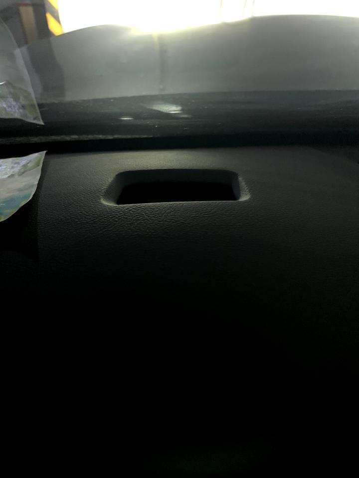 凯迪拉克ct6-请问这个闪红色的灯是什么 这两天开车前面有障碍物也不闪了？哪位大神给讲解一下是有故障了吗？