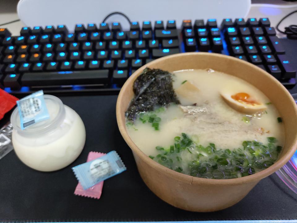 45万以下，男生开市区，请问选奔驰GLC、雷克萨斯RX、林肯领航者、奥迪Q5L哪款车比较好？比较穷，想选性价比高的和后期维护保养成本较低的，谢谢各位大大