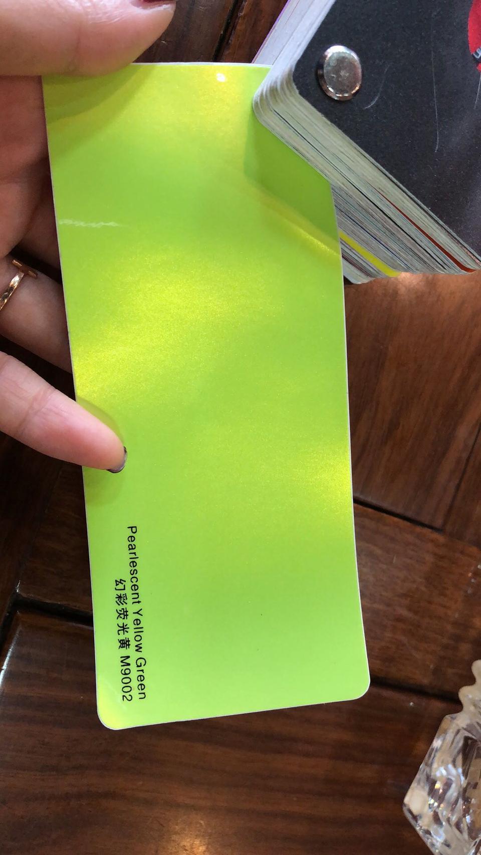 凌渡换4个轮毂ifg，感觉好不好看?然后车身贴膜是幻彩荧光黄（倒车镜+车顶黑，这个全车贴膜，黑武士和这个比那个好看