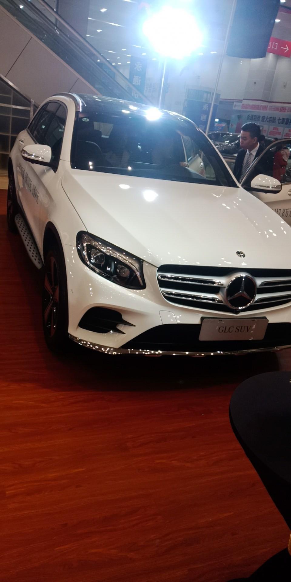 奔驰glc-2018款的glc 和2019款的glc 性价比那个好，买2019款的还要加两万块装饰