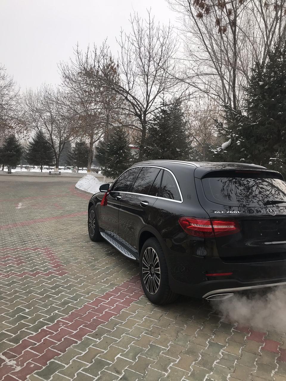 奔驰glc-因为走了水泥路 发动机舱很脏 洗车时让师傅只冲洗了下发动机底下 方向机那里 因为都是泥 没事吧 冲了几十秒