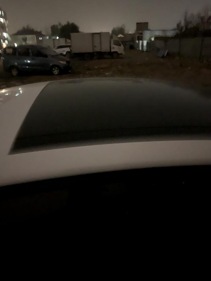 我记得刚买的时候凌渡天窗是能用钥匙一次性开启的到最后的，现在用钥匙开只能把天窗尾部开翘起来，然后就开不动了怎么回事