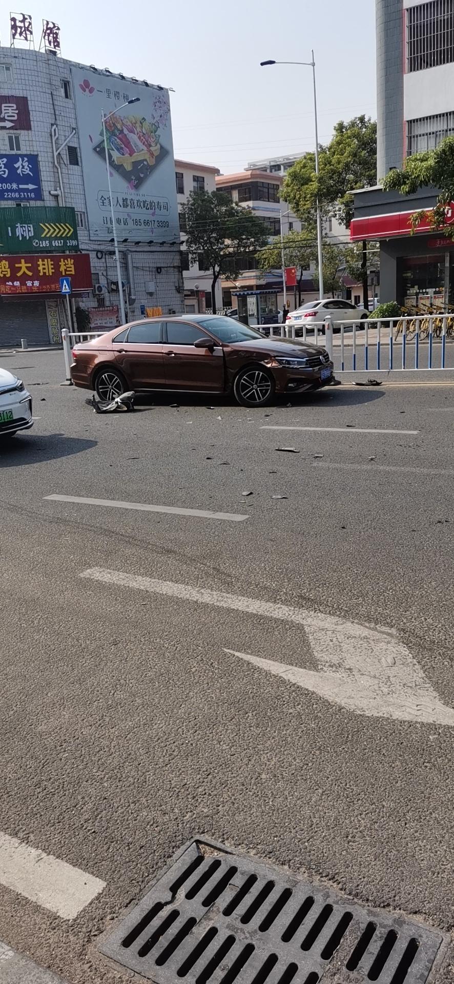 凌渡-写样撞一下就去了1.2万，请问严重吗？