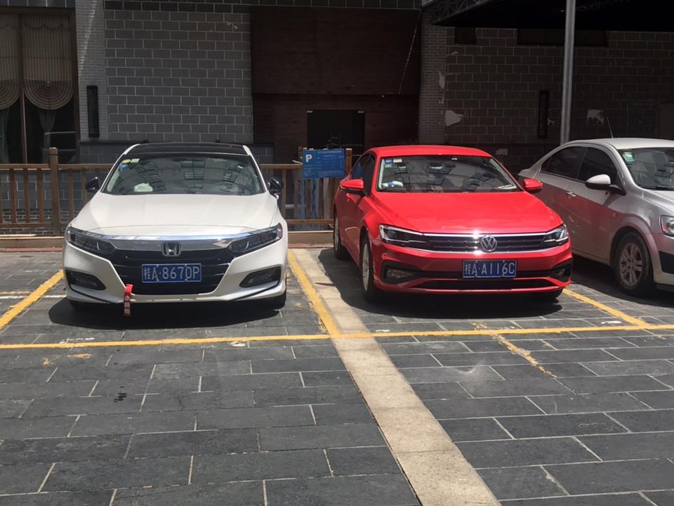19款凌渡 红色的 要打蜡吗 如果打要买什么蜡？ 
不懂得保养呢