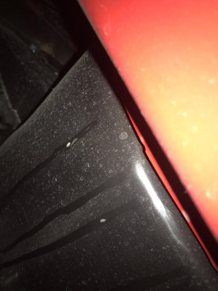 大众凌渡 右转助旁边 漏这个白色液体是什么啊感觉像猪油来着？ 是不是漏油了？