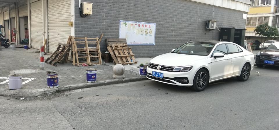 凌渡-汽车后备箱长时间放重东西，屁股现在不翘了怎么办。减震能不能自己弹回来？
