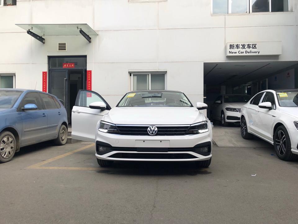 凌渡 19款230自动。5000公里了！ 2挡换3挡的时候每次转速都到2000才换
     属于正常吗！