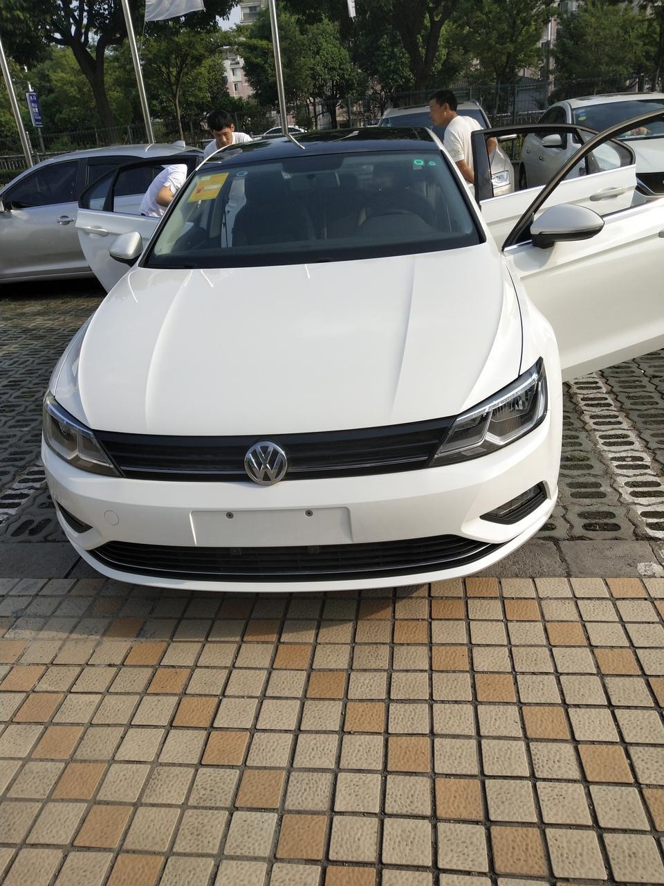 凌渡18款 舒适版，买了半年了吧，自动启停开启以后过红绿灯的时候，一踩油门发动机有声音，感觉哪里螺丝松了一样，怎么回事？停一夜启动车前轮胎还有异响，急钮急钮的，求大神解答