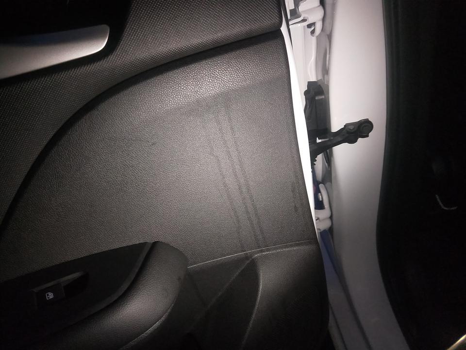 各位科鲁泽车友们，有人出现过这个情况么，刚买的车没下雨车内四门出现水流