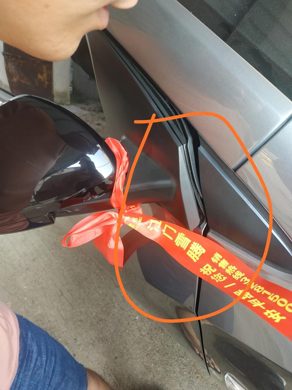 科鲁泽-早上刮了一下大灯，朋友帮忙拆开看了，里面有点变形，要做板金，漆没掉，估计还要换后视镜把手，不知道这个维修一般需要多少费用合适？