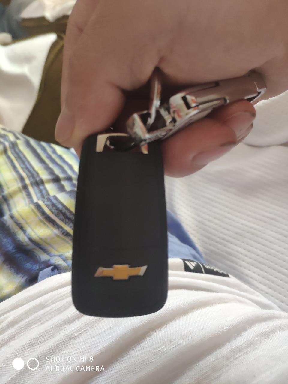 先买的科鲁泽，开车的时候不会自动落锁，问售后说都是这样，亲友们，你们的也是这样吗？
