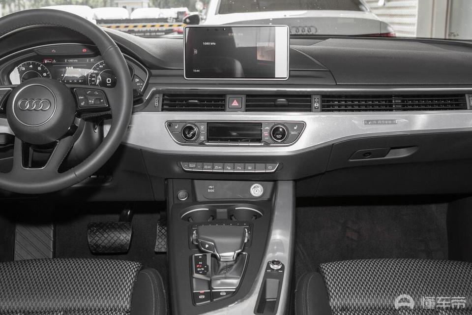 买的2018款奥迪Q3，但是大屏实在太老了，也没有carplay和carlife，我想换一个像A4l那样比较时尚的大屏，再加上这两种功能，不知道去汽配城要多少钱？能不能换？目前是安卓手机，预计会换成苹果手机