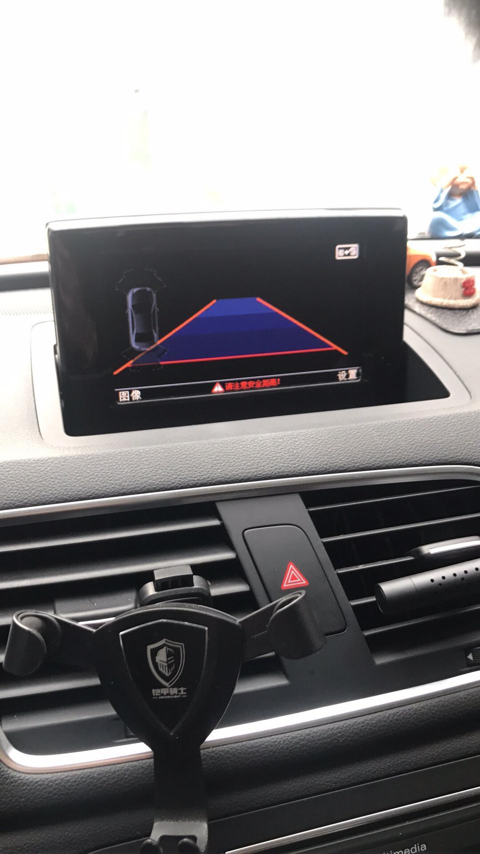 奥迪q3，16款车，倒车影响出现黑屏咋回事……