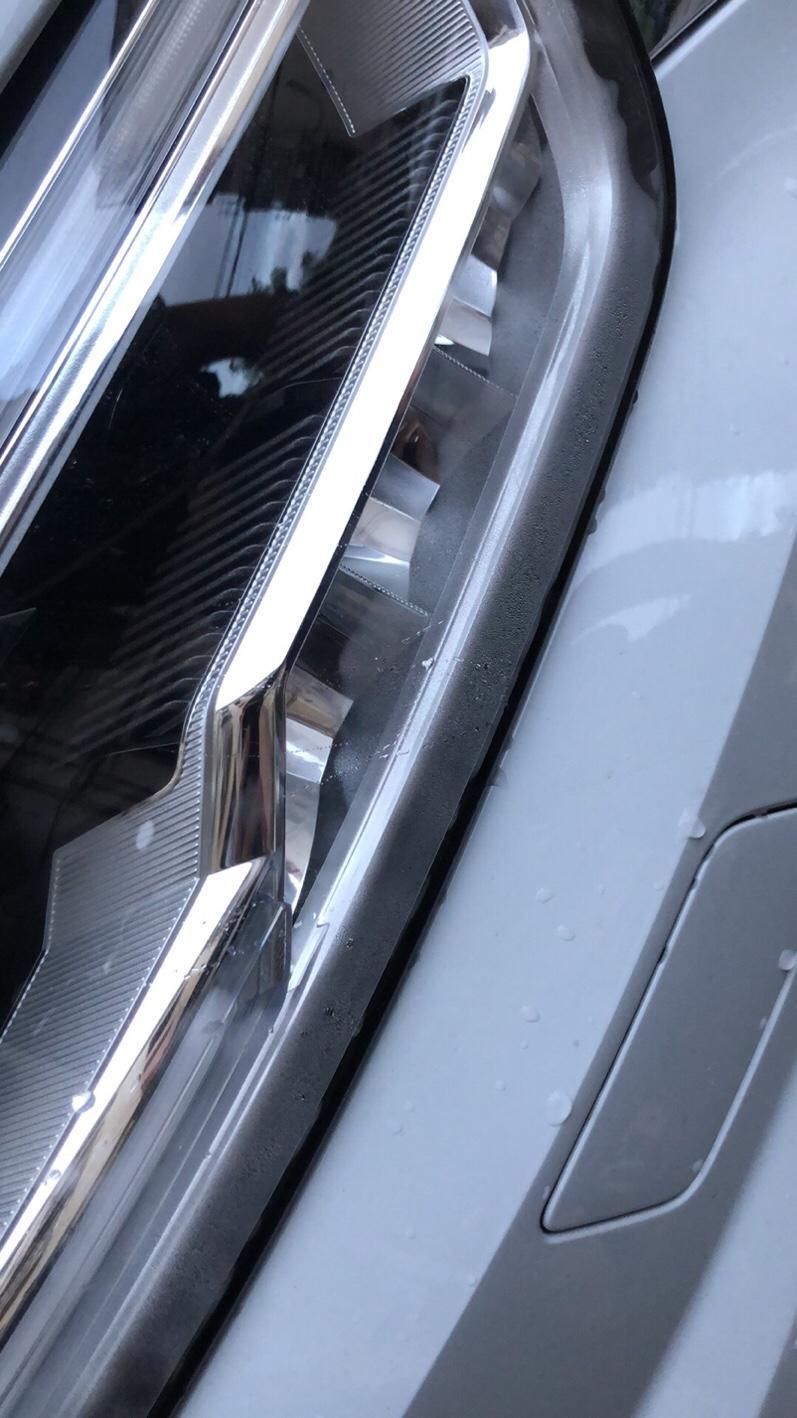 奥迪q3提的新车。开了一会发现大灯起舞。看说明书大灯不是真空的确实无法避免。但有没有解决办法