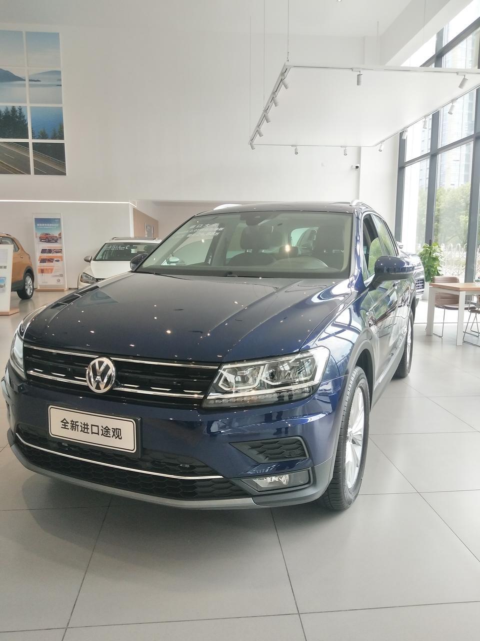 座标湖南长沙，途观L330舒适版裸车222000，进口版四驱248000，请问各位朋友建议买哪款？谢谢大家