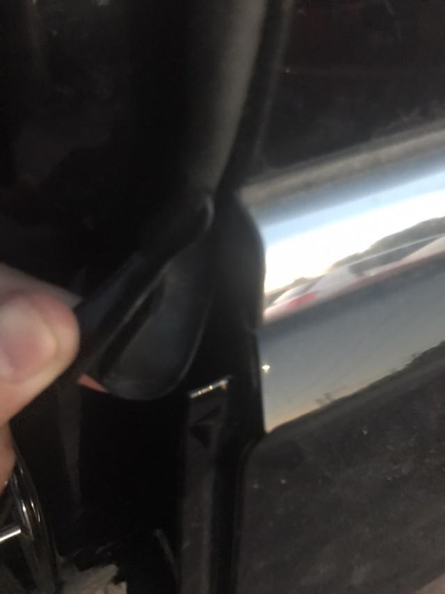途观L车窗胶条是不是松动的？