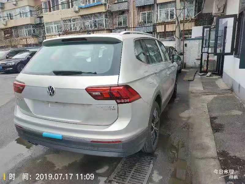 途观l-19年7月份买的车19国六330全景舒适，现行驶1100公里。每次驻车后就能听到底盘下面有哒！哒！…的声音。还有倒车后视镜下翻怎么激活？求解！谢谢！