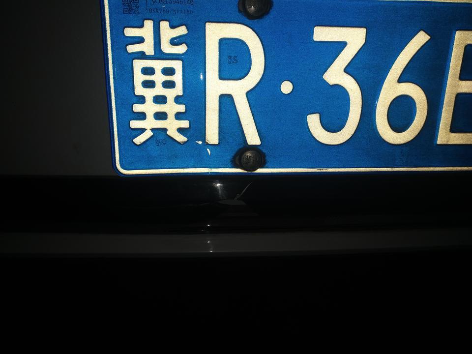逸动xt-长安逸动tx后面一条黑塑料壳子换一个多少钱，求告知