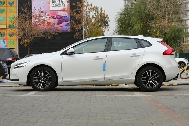 沃尔沃V40怎么样，与奥迪A3两厢版怎么选择？？马上要换代了？？