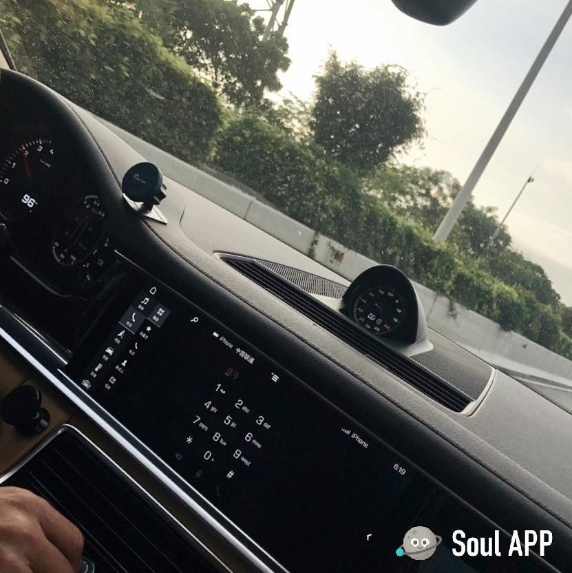 阿斯顿·马丁db11-各位车友帮忙看下这两辆什么车，帮忙鉴别一下