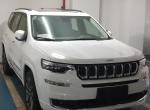 Jeep大指挥官智亨版2018年10月购买。
现在5000↑km
左转向方（打S，不打S）（低速）轻（重）加油有震动异响。
5000km后震动异响很明显（一直有），4S店师傅说是四驱系统数据问题，等待厂家更新四驱数据。（？？？）