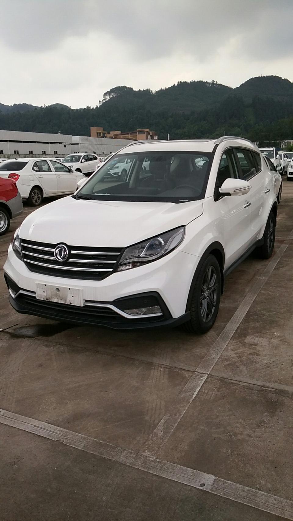 风光580-你们的580牌照上的几个螺丝？