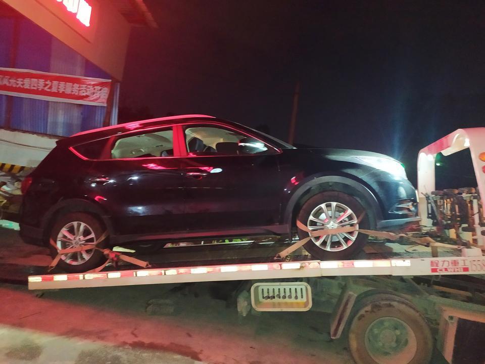 风光580-各位车友，新车8000公里那个皮带张紧轮就断了，求解决
