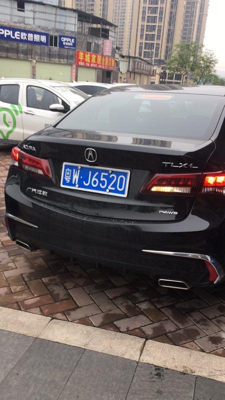 你们的讴歌TLX-L刹车灯，是只有一个亮吗？问了4S店，说是只有一个的，不知道是不是忽悠我
