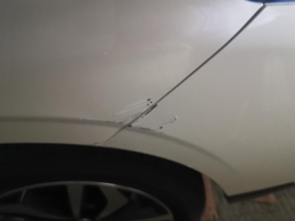 启辰t90-买的新车不小心蹭到电线杆上去了 ，掉漆了，这个修一下的 多少钱 ？