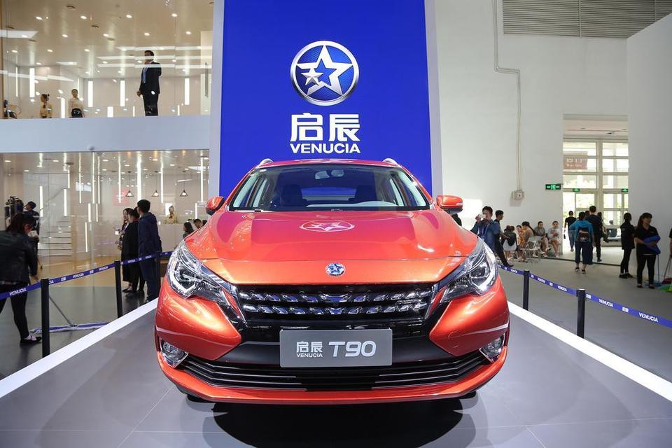 启辰t90-启辰，T90。2017款2.0cVT领尚版。售价:10.98-15.48万。