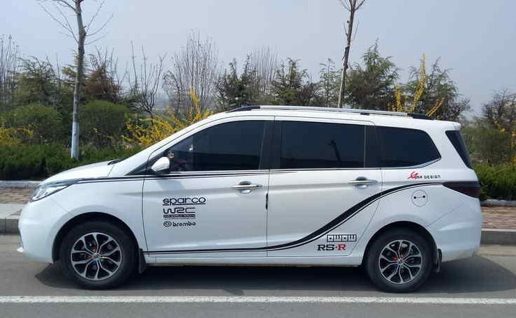 长安欧尚a600-欧尚车友有贴拉花的吗？什么价位？