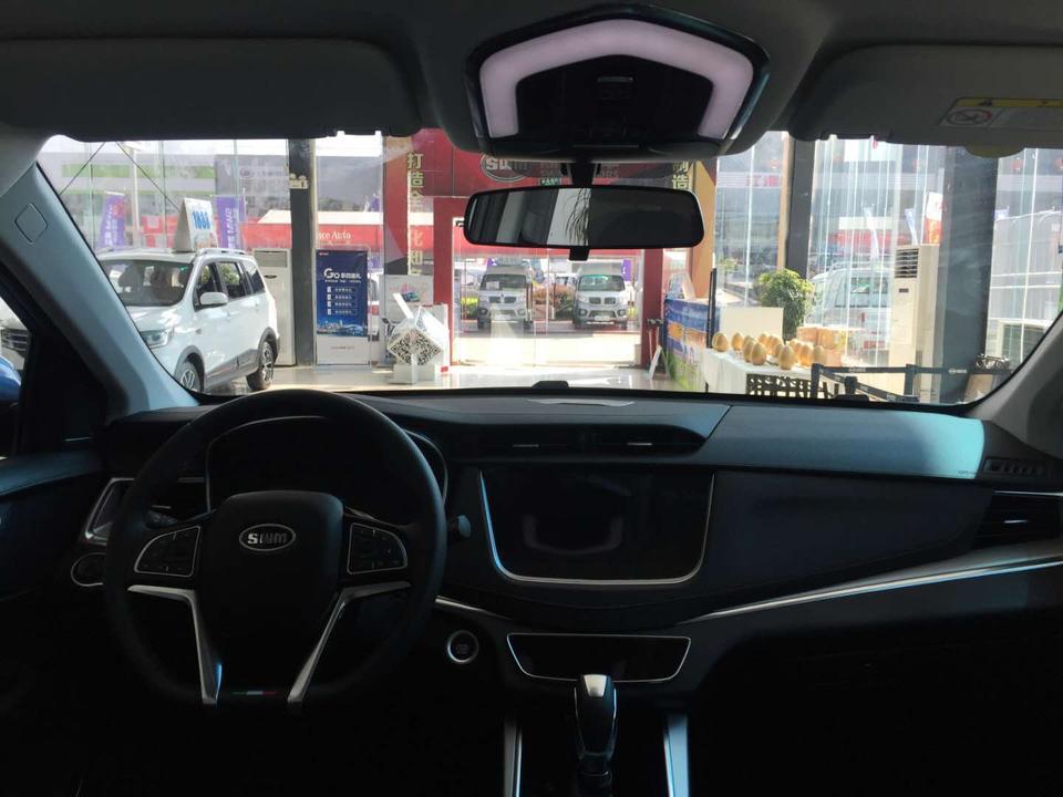 swm斯威g01-紧凑型车，这么大空间，关键是座椅还这么舒服！