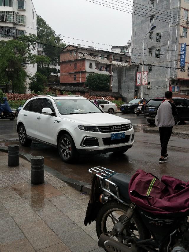 众泰t600-大家看看这是什么车 
 2018年04月30日17:57:32
