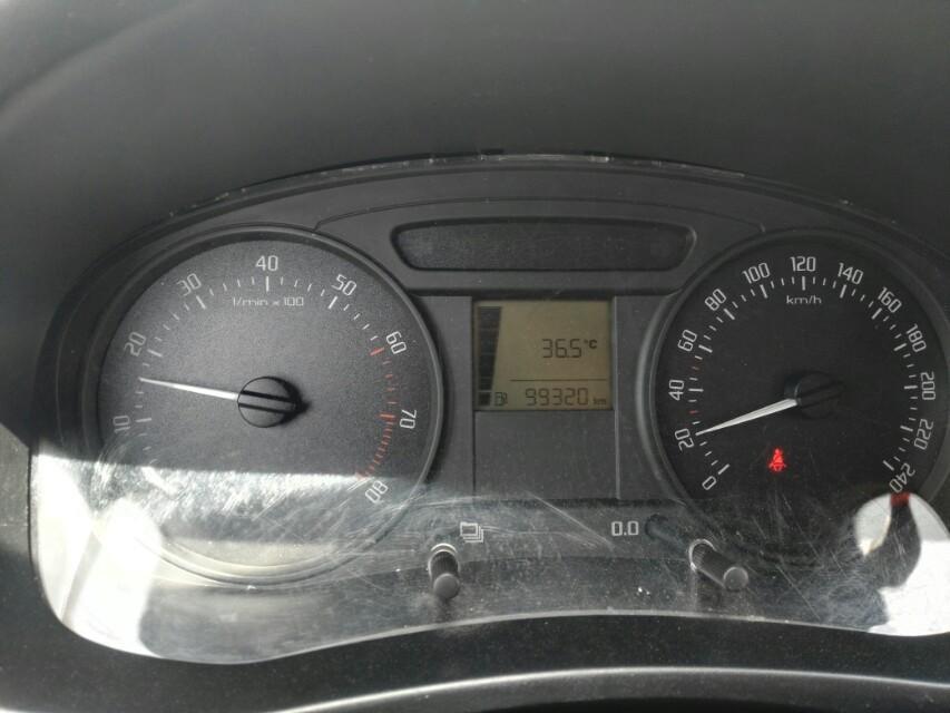 晶锐-马上跑10万了，为了保险大家都是换什么部件呢，火花塞？刹车油？发动机皮带？去小店做还是四儿子那做比较好呢？