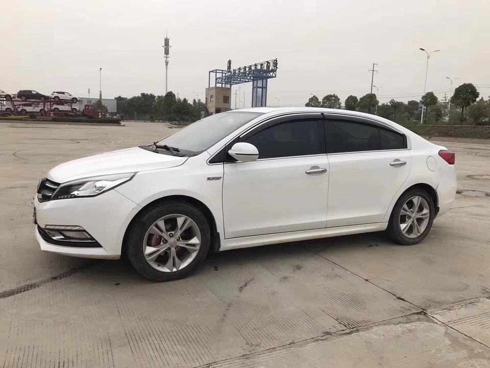 众泰t700-白色怎么样？有没有喜欢的小哥哥小姐姐