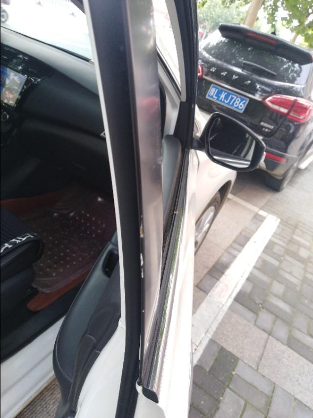 新轩逸右侧车门没关，溜车时碰到了墙上，现在有些锈迹了，要怎么处理？