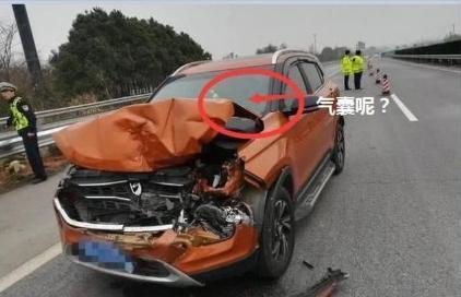 轩逸-宝骏510追尾了现代ix35，下车后510车主气的直跺脚，这两车受损情况，大家有什么看法？