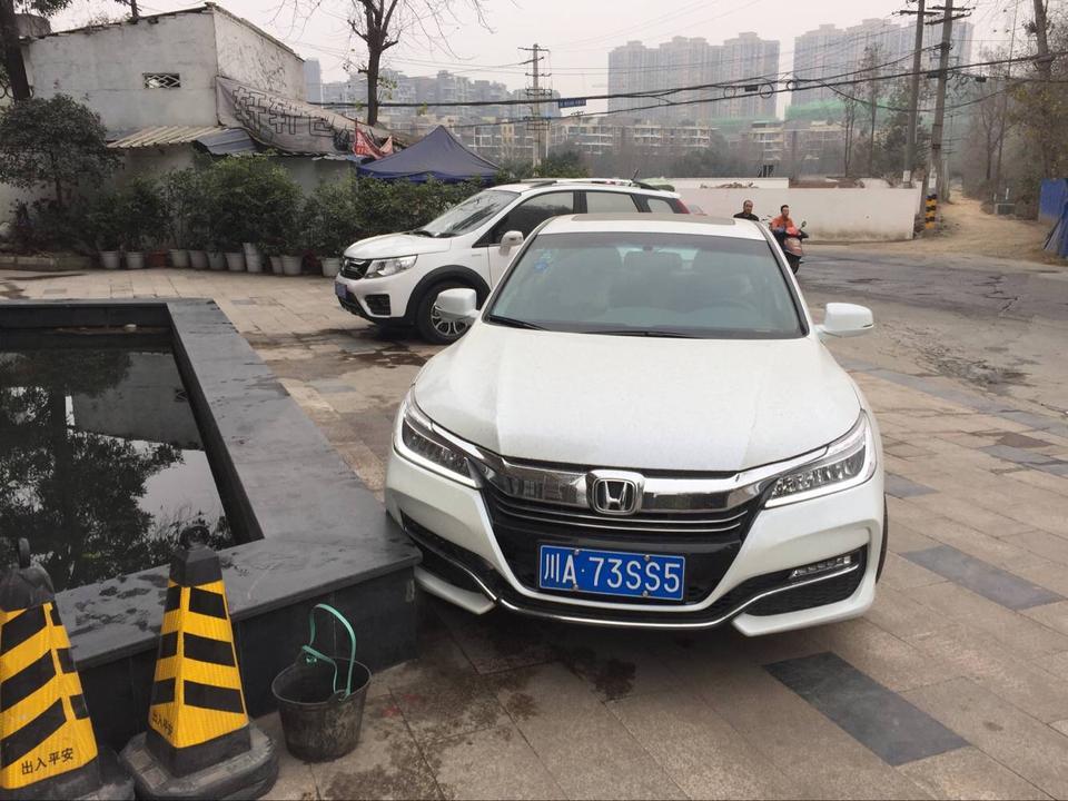 雅阁-磕马路牙子上了，修一下又要多少钱？