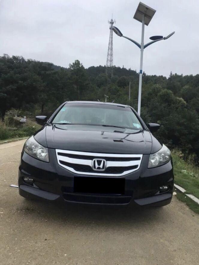这二手雅阁多少钱可以入手、？