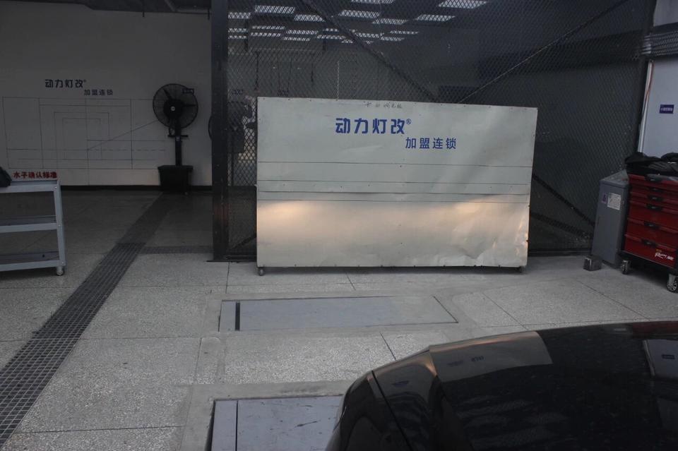迈腾-这样昏暗的车灯，你敢开上路吗？