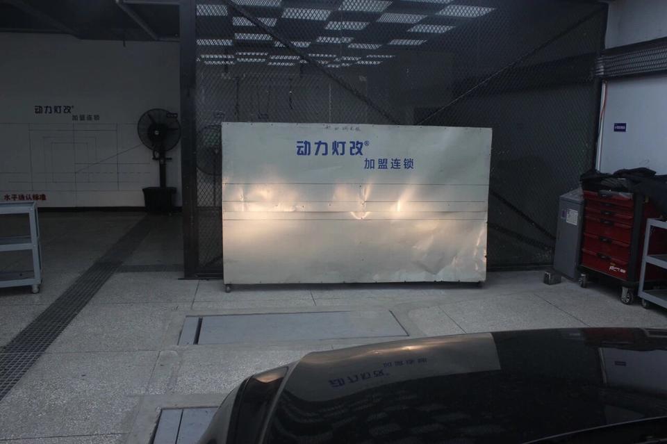 迈腾-这样昏暗的车灯，你敢开上路吗？