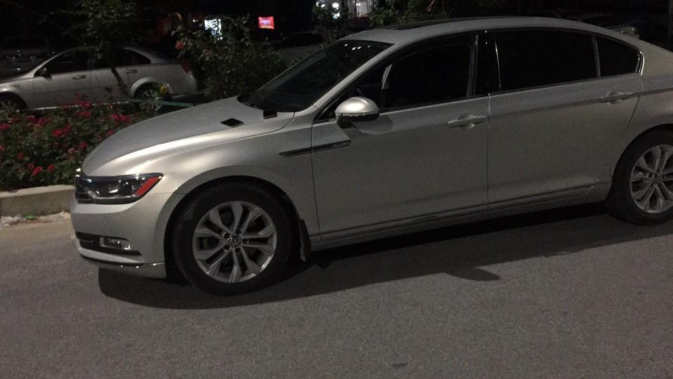 这辆迈腾怎么长的不一样啊，是改装过的吗？