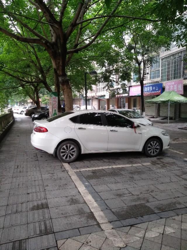 汉兰达-此车整体感强，门把手设计的不错，超喜欢，你喜欢吗？
