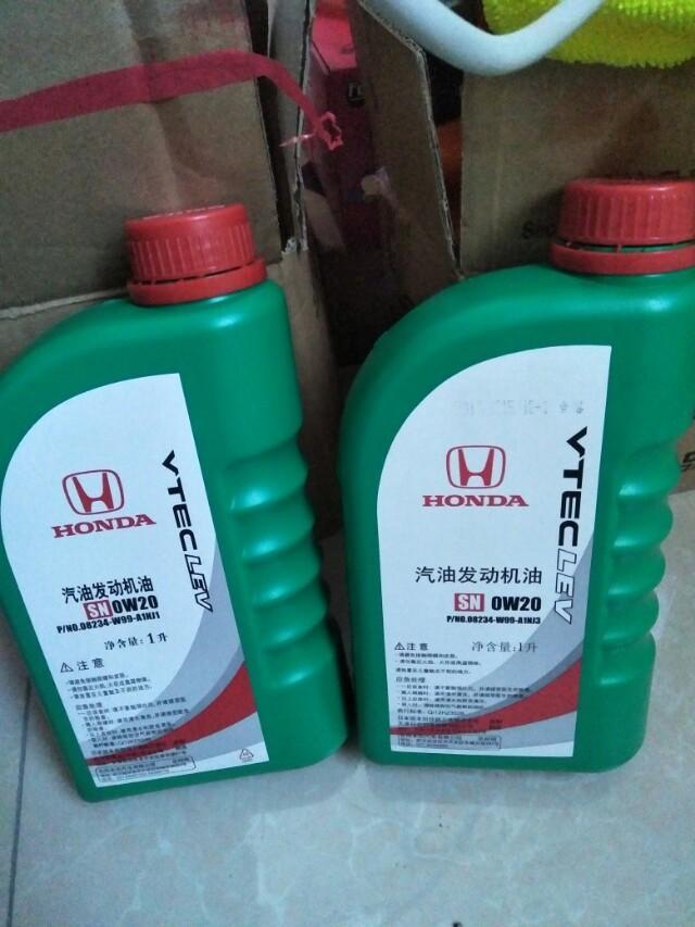 本田cr-v-我想问一下，这两桶机油能不能加在一起。一桶是4S店的，一桶是京东东风本田自营店的。就是编号一个是A1NJ1,一个是A1NJ3。求懂的朋友解释一下。在线急等。。