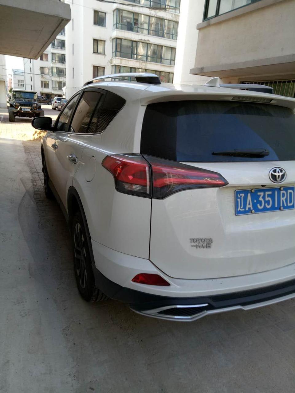 rav4荣放-丰田荣放的后尾灯价格大约在多少钱？