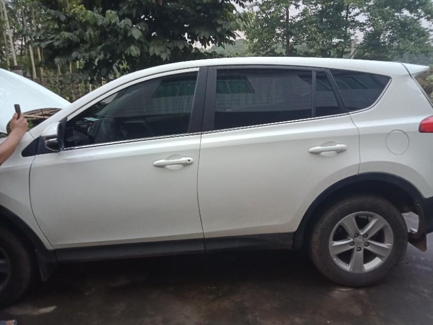 rav4荣放-大家看看，这个水口在盖里面喷不找玻璃，能看一下嘛